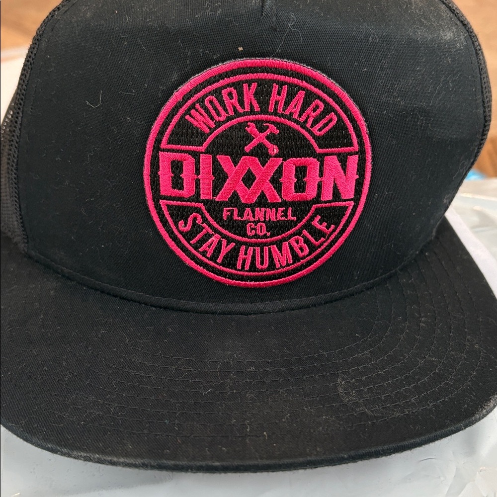 Dixxon SnapBack hat Black pre owned needs cleaning